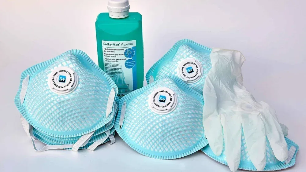 The Client with the 10 Million Euros PPE Contract