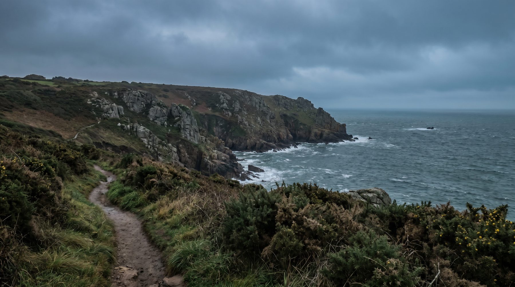 Guernsey coastal path and cliffs — Guernsey