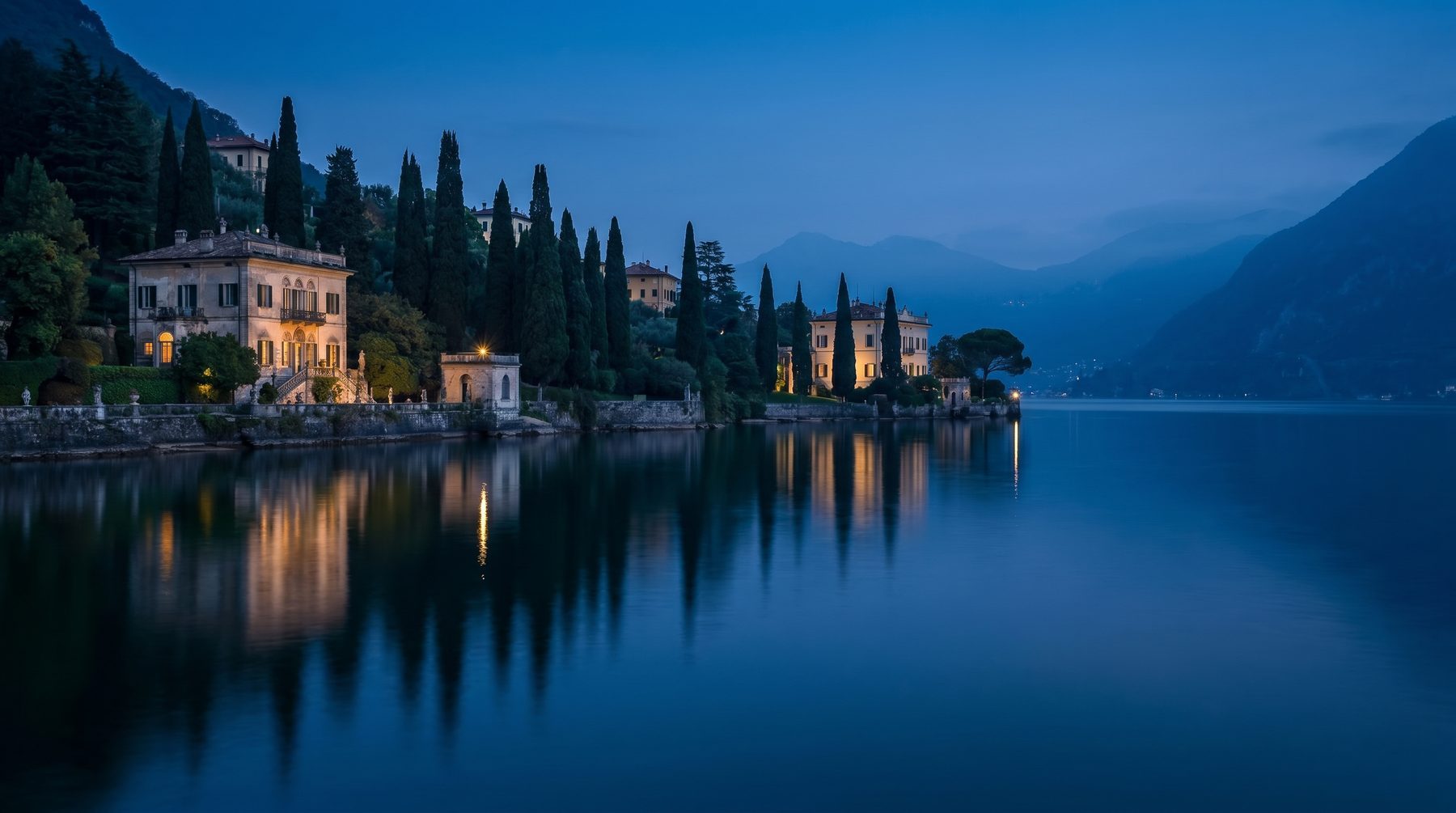 Lake Como villa shoreline — Italy